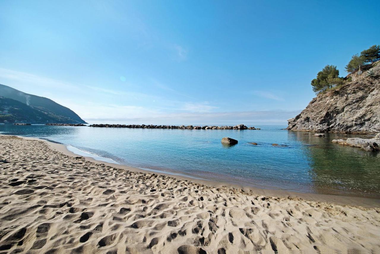 Moneglia Monte Exterior foto